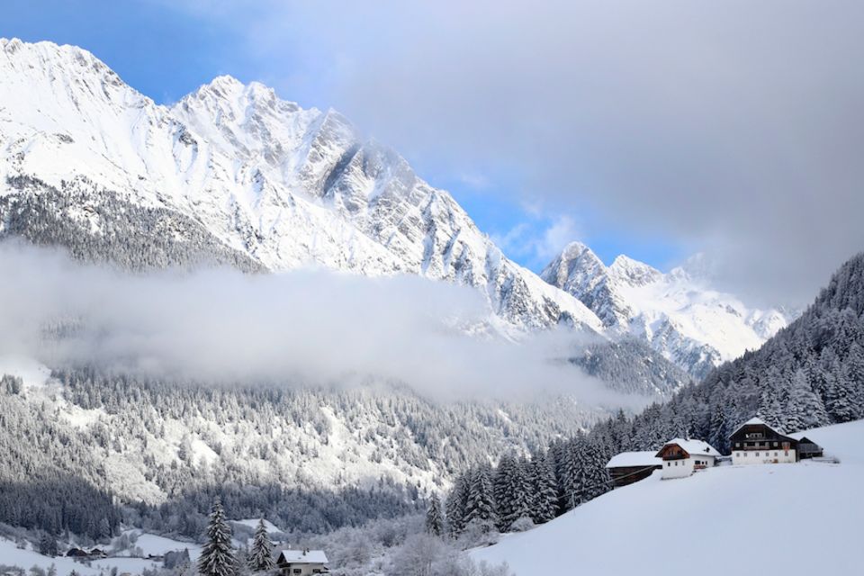Schneepanoramen wie hier im italienischen Antholz sind innig mit unserem Bild der Alpen verbunden. Doch die Schneesaison ist heute deutlich kürzer als noch vor 50 Jahren - mit teilweise gravierenden Folgen für den Klimawandel