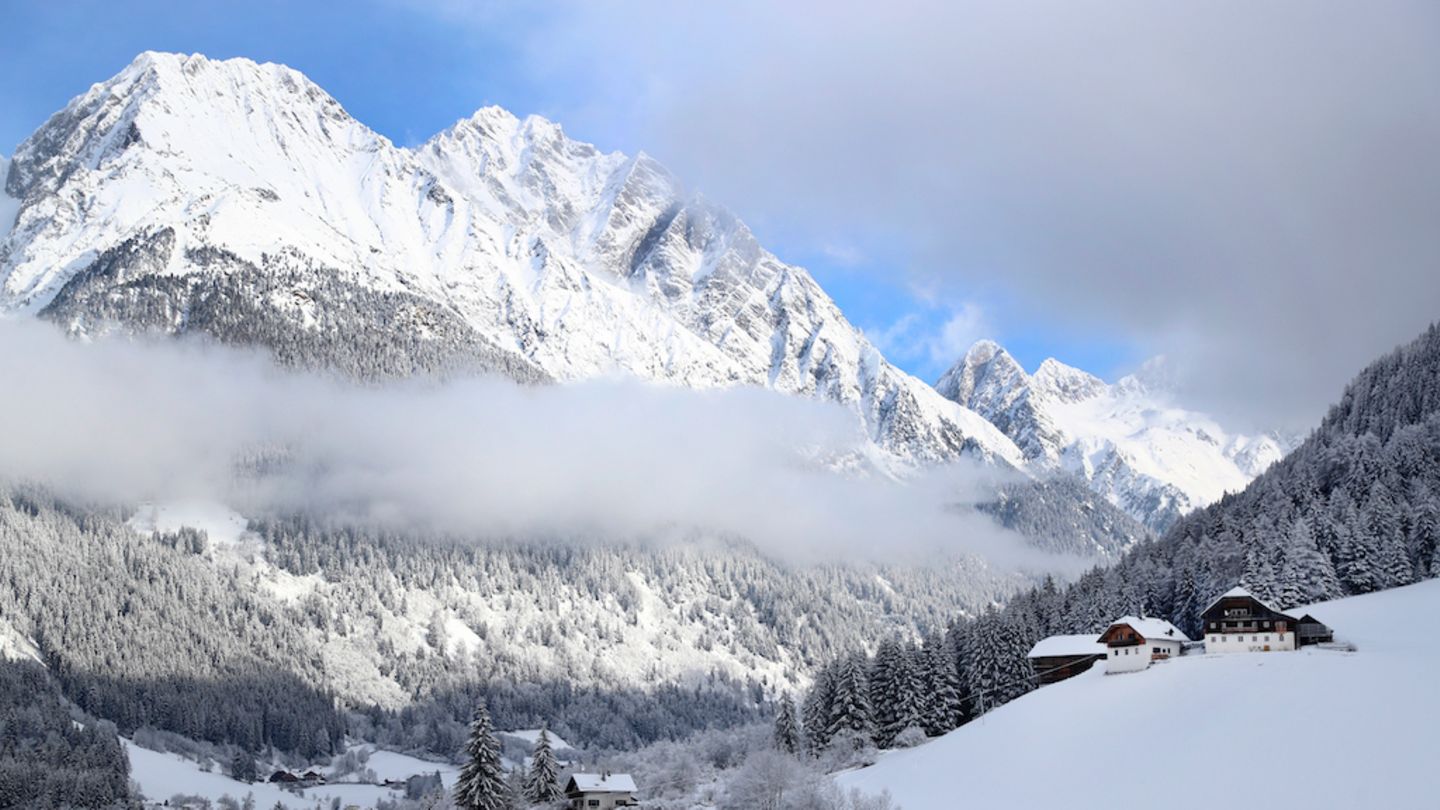 Schneepanoramen wie hier im italienischen Antholz sind innig mit unserem Bild der Alpen verbunden. Doch die Schneesaison ist heute deutlich kürzer als noch vor 50 Jahren - mit teilweise gravierenden Folgen für den Klimawandel