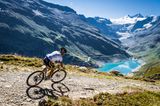 Mountainbiker in den Alpen