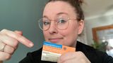 Diese gute Tat war nur einen Mausklick entfernt. Textredakteurin Sarah hat nämlich schon vor Monaten ihren Organspendeausweis verloren und schlicht vergessen, sich einen neuen zu besorgen. Jetzt hat sie kurzerhand einen ausgedruckt. Und das kann irgendwann vielleicht Leben retten! Denn mit dem Ausweis legt Sarah fest, dass ihre Organe, sollte sie sterben, an Menschen gehen, die sie dringend brauchen. Allein in Deutschland warten mehr als 9000 Menschen auf ein Spenderorgan. 
