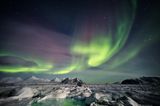 Polarlichter am Himmel über Spitzbergen