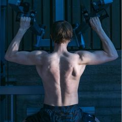 Die Muskulatur zu stärken, ist eine Lebensaufgabe. Nicht nur, weil Training dabei hilft, Koordination und Kraft zu erhalten. Sondern weil dabei auch die Botenstoffe der Muskeln gebildet werden: Myokine, die uns vor Krankheiten schützen