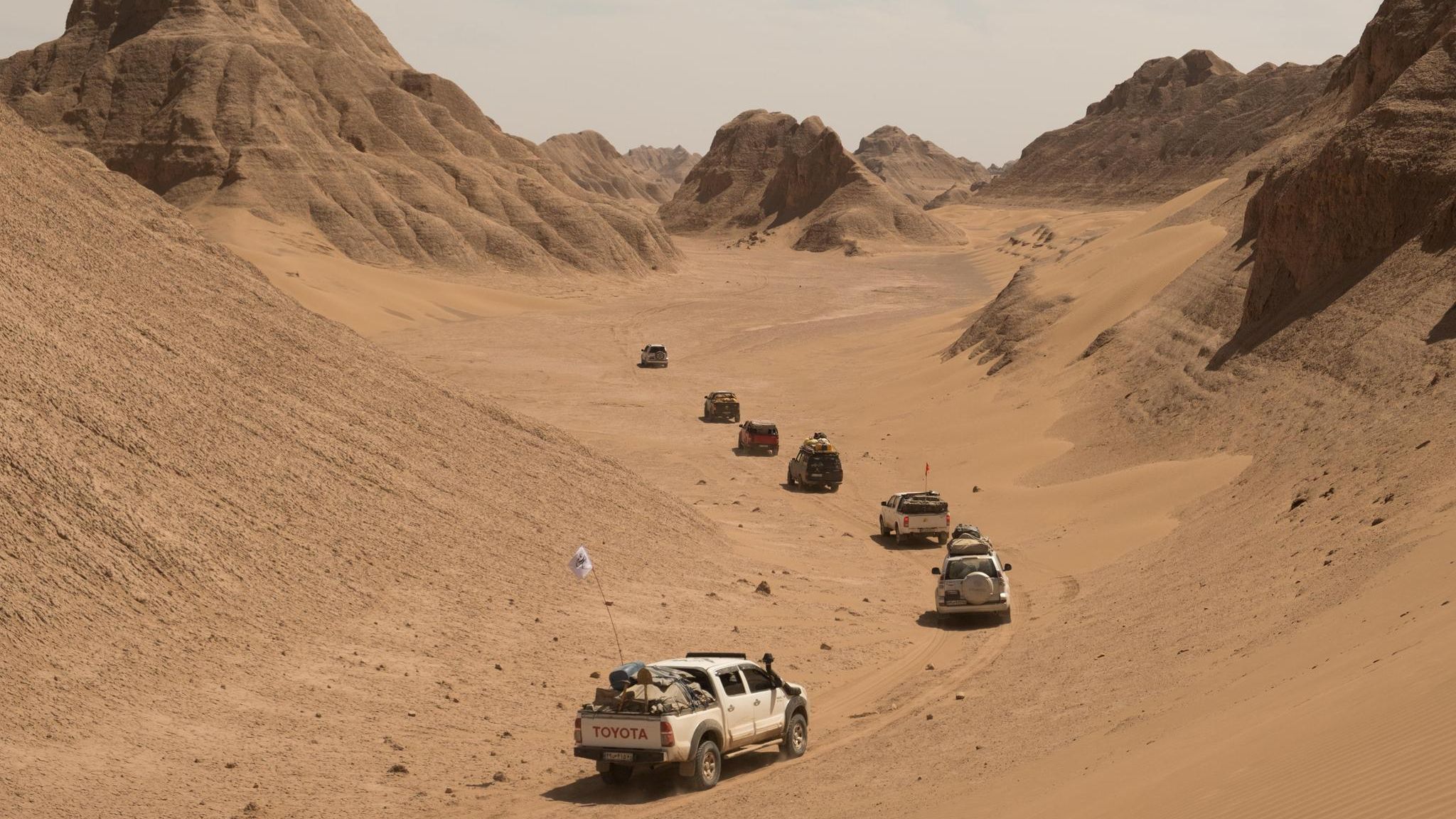 Expedition: Vorstoß in die Wüste Lut – an den heißesten Ort der Erde Expedition: Vorstoß in die Wüste Lut – an den heißesten Ort der Erde
