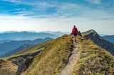 Frau auf der Nagelflug-Gratwanderung im Allgäu