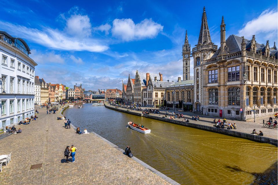 Uferpromenade mit Blick auf die Graslei