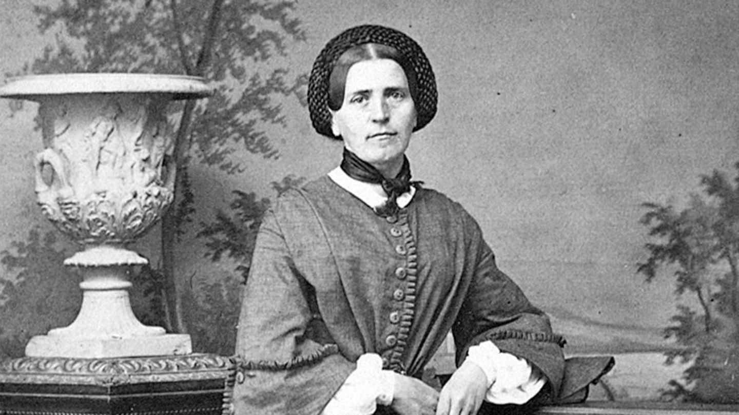 Johanna Spyri lebt als Frau des Stadtschreibers in Zürich, während ihre Kinderfigur "Heidi" ab 1879 die Welt erobert - auch weil sie vielen von der Industrialisierung gebeutelten Menschen das perfekte Alpenidyll bietet