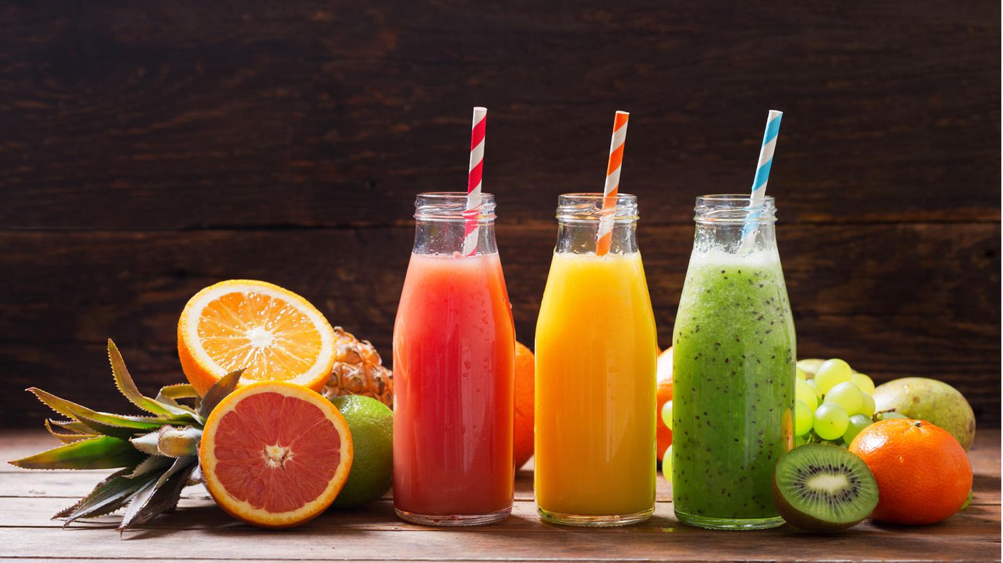 Entgiftung: Eine Saftkur soll den Körper entgiften und die Kilos purzeln lassen Eine Saftkur soll den Körper entgiften und die Kilos purzeln lassen