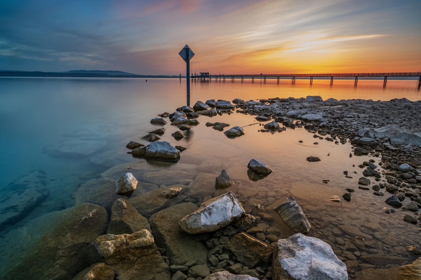 GEO LESERFOTO: 08.04.2021 "Sonnenaufgangsstimmung an Ostermontag. Farbfrohe Morgenstimmung am Bodensee. So startet man gerne einen Tag." Kamera: Nikon Z6 mit Nikkor Z 24-200mm f/4-6.3 VR ISO 50, 24mm, f/18, 2.5 Sek Mehr Fotos von Matthias Burkhard 08.04.2021 "Sonnenaufgangsstimmung an Ostermontag. Farbfrohe Morgenstimmung am Bodensee. So startet man gerne einen Tag." Kamera: Nikon Z6 mit Nikkor Z 24-200mm f/4-6.3 VR ISO 50, 24mm, f/18, 2.5 Sek Mehr Fotos von Matthias Burkhard