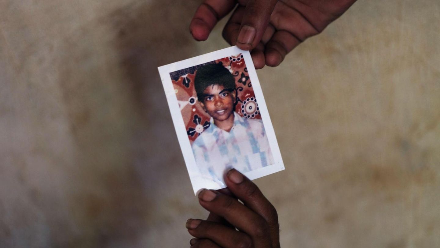 Singhalesische Soldaten verschleppten den jungen Tamilen Antany Vaiththeeswaran im Jahr 2009. Seiner Mutter und seiner Schwester blieb nur eine Fotografie als Erinnerung