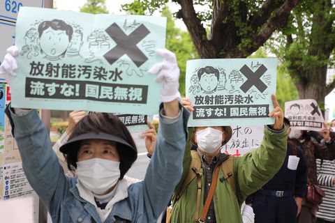 In Tokio kam es wegen der geplanten Einleitung von radioaktivem Kühlwasser zu Protesten