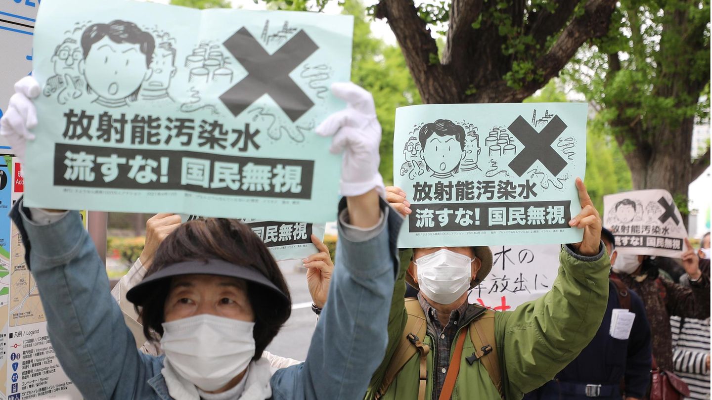 In Tokio kam es wegen der geplanten Einleitung von radioaktivem Kühlwasser zu Protesten