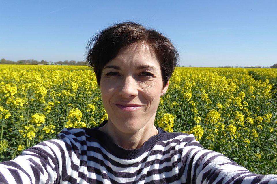 Christiane Kassner genießt die Natur im norddeutschen Tetenbüll Christiane Kassner genießt die Natur im norddeutschen Tetenbüll
