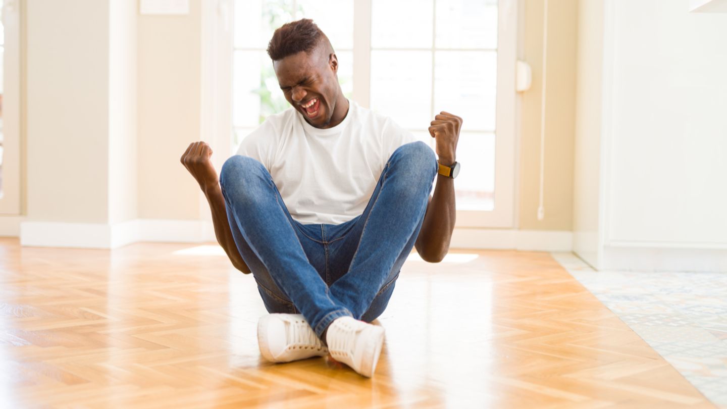 Im Gegensatz zu anderen Primaten können Menschen aus voller Kehle schreien, wenn sie Freude fühlen. Das wiederum löst starke Gehirnaktivitäten bei ihren Mitmenschen aus