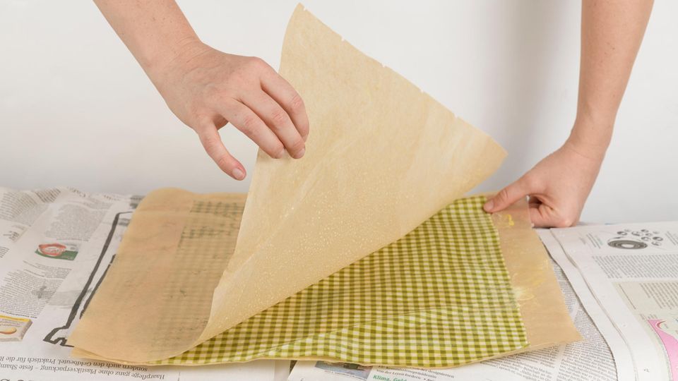 Zieht das Backpapier nach dem Bügeln zügig ab
