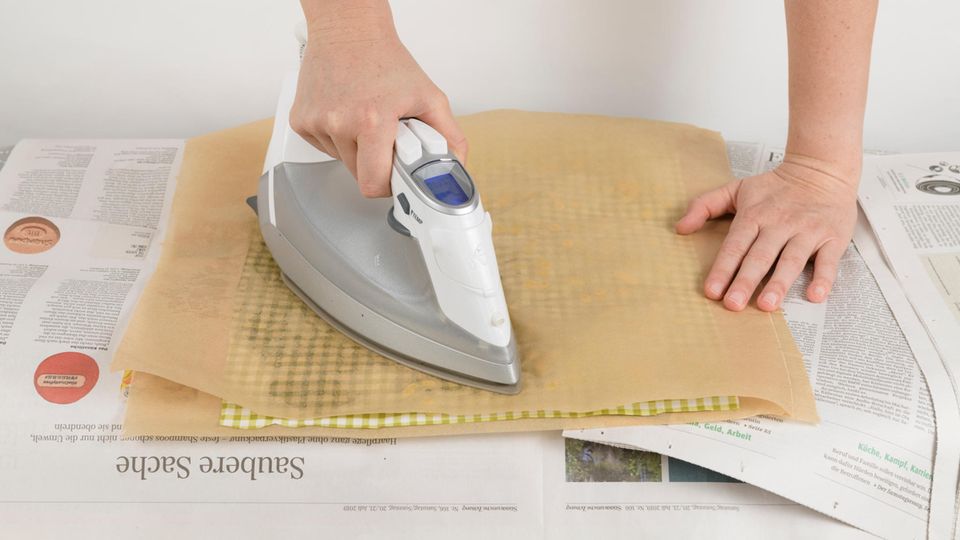 Bügelt über das Backpapier