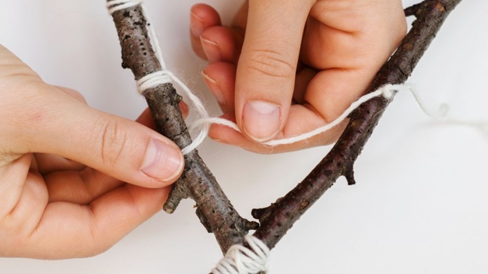 Anleitung: Traumfänger aus Naturmaterialien basteln Anleitung: Traumfänger aus Naturmaterialien basteln