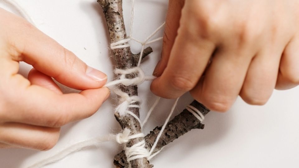 Anleitung: Traumfänger aus Naturmaterialien basteln Anleitung: Traumfänger aus Naturmaterialien basteln