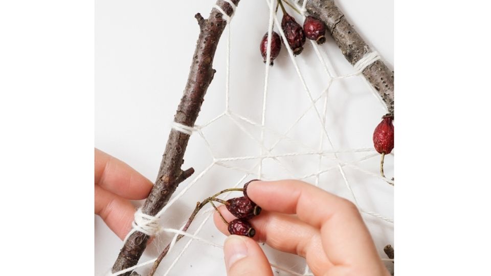 Anleitung: Traumfänger aus Naturmaterialien basteln Anleitung: Traumfänger aus Naturmaterialien basteln