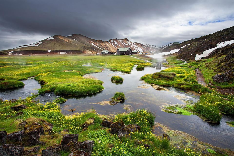 Eine einfache Hütte lädt in der Landmannalaugar zur Rast 1.5004