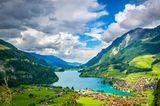 Blick auf den Lungernsee in der Schweiz