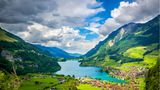 Blick auf den Lungernsee in der Schweiz