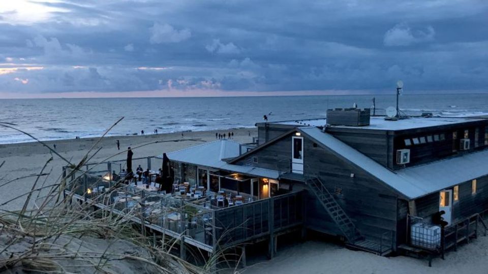 Strandpavillon Paal 17 in der Abendsonne Strandpavillon Paal 17 in der Abendsonne