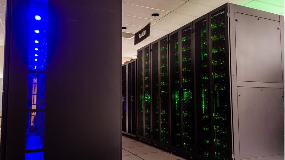 Langzeit-Datenspeichersystem an der TACC Langzeit-Datenspeichersystem an der TACC