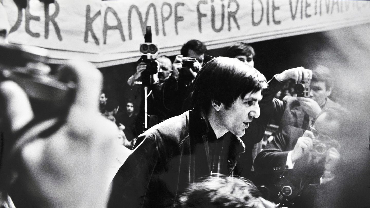 Rudi Dutschke beim Internationale Vietnamkongress 1968