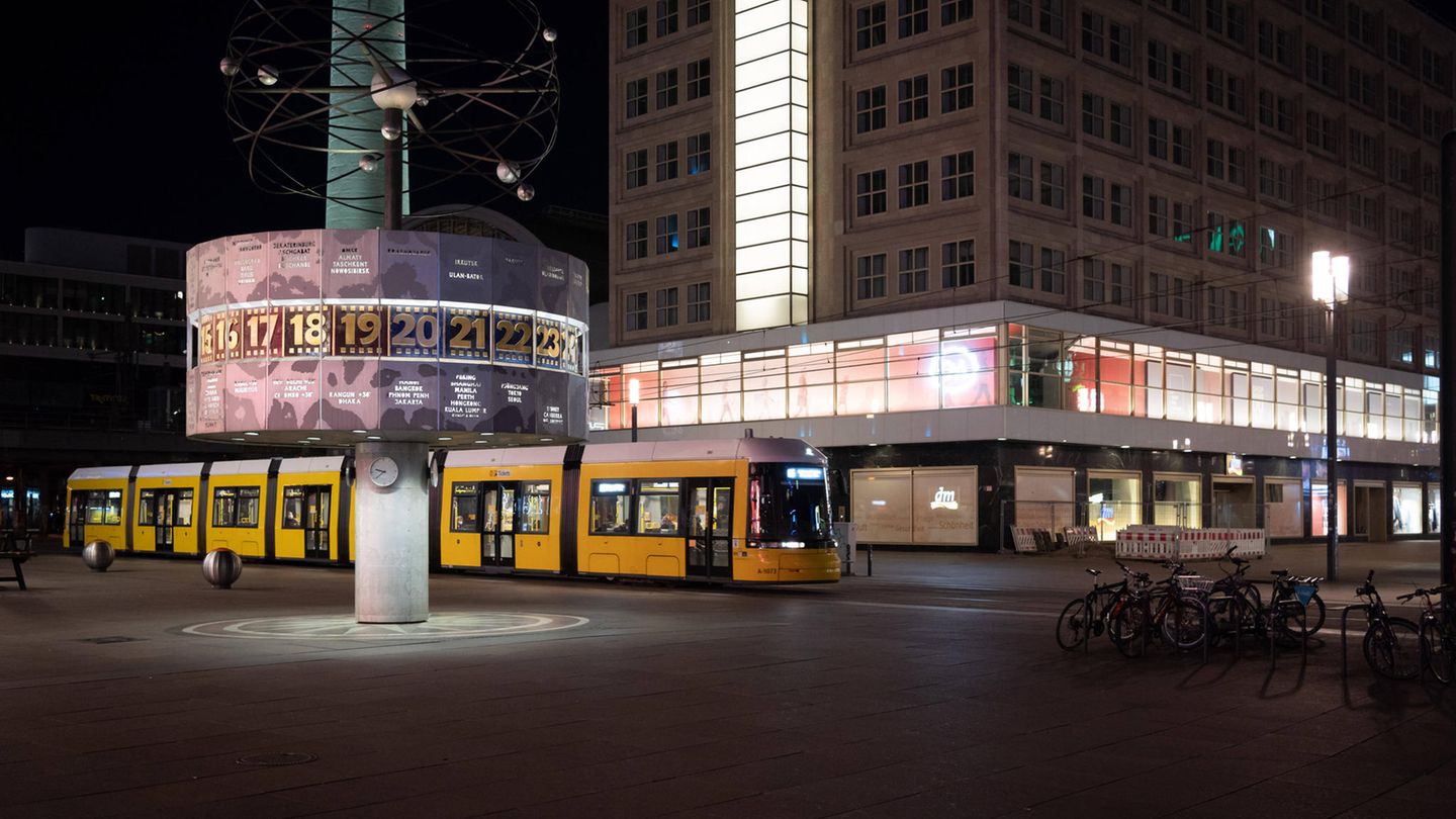 Alexanderplatz bei Nacht