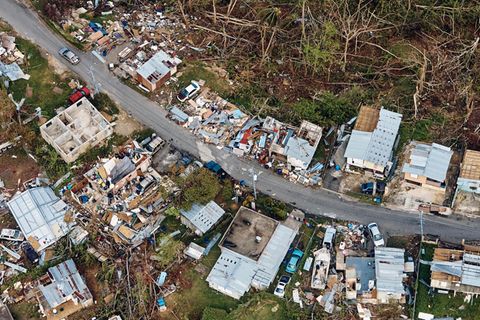 Katastrophale Saison: Im Jahr 2017 richten "Irma" und neun weitere Stürme Schäden in Milliardenhöhe an (hier "Maria" in Puerto Rico)