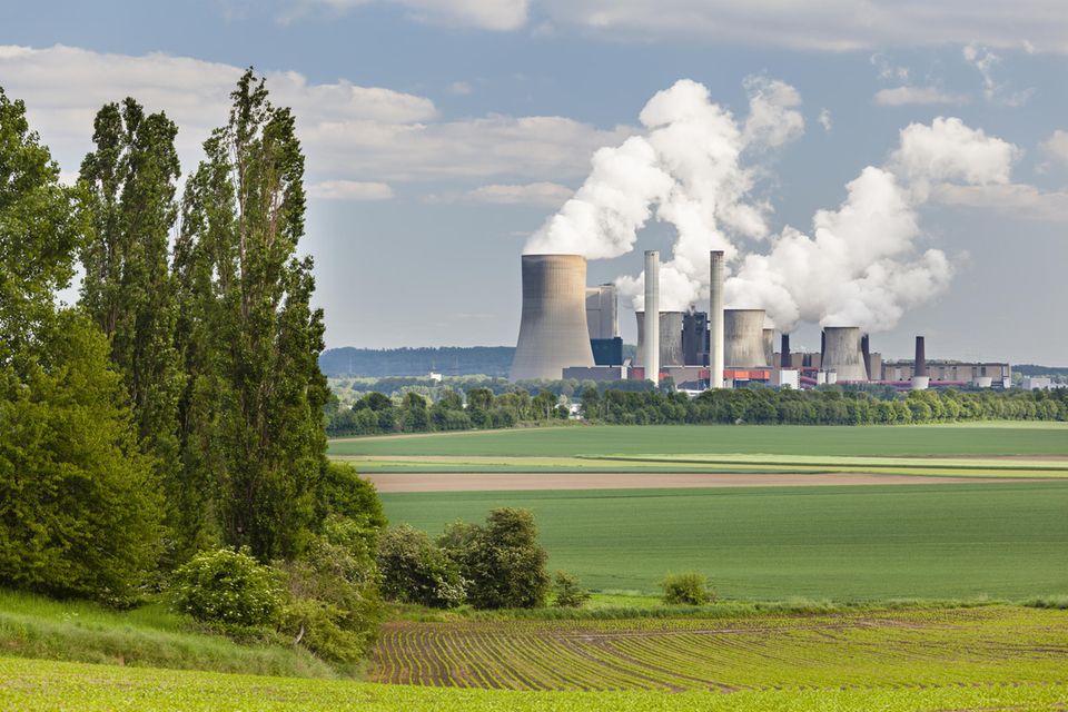 Das Braunkohle-Kraftwerk Niederaussem in Nordrhein-Westfalen blies 2016 rund 24,8 Millionen Tonnen CO2 in die Atmosphäre