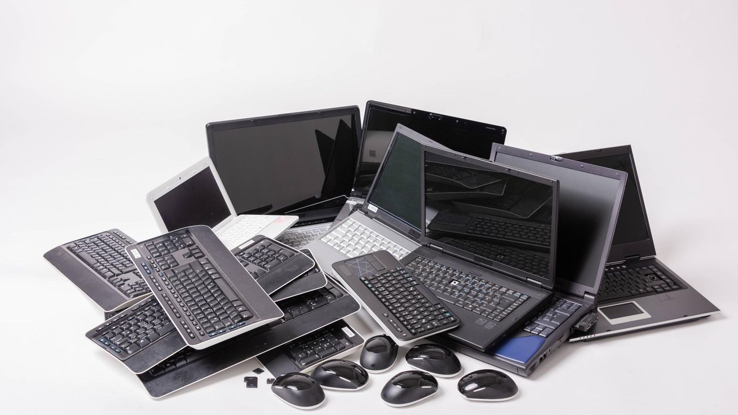 Laptops liegene auf einem Stapel