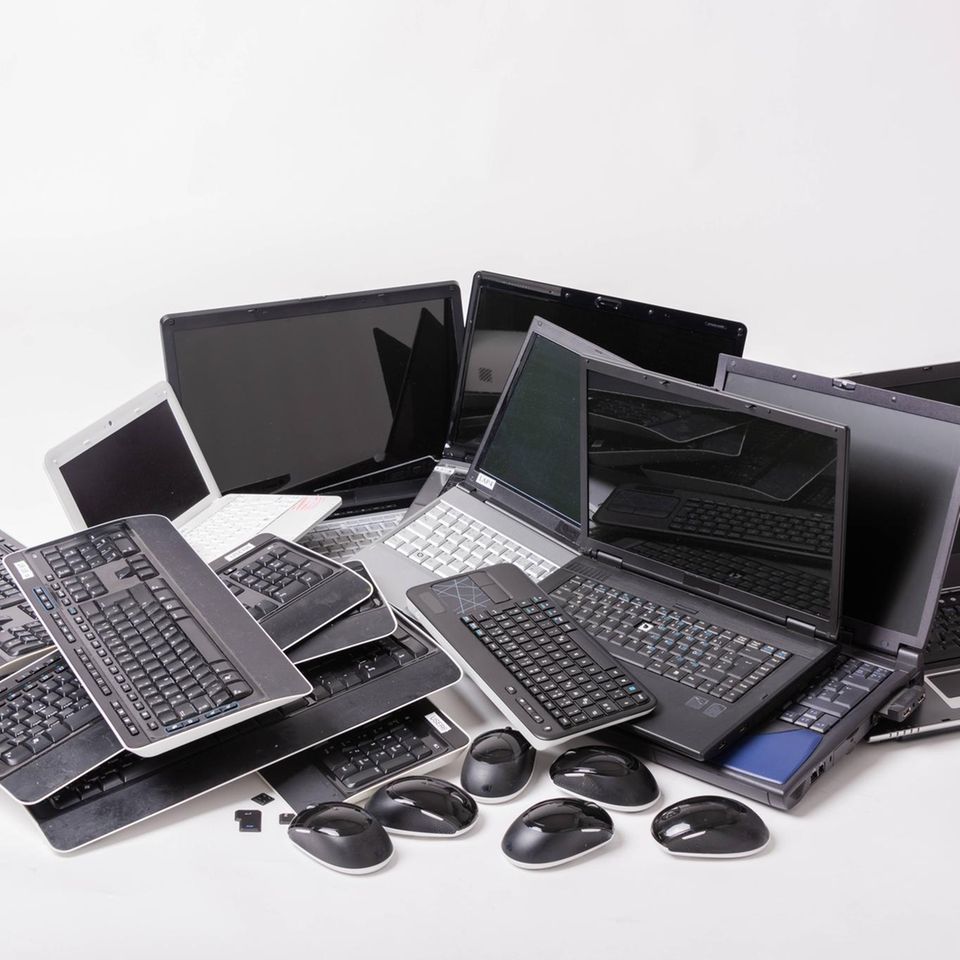 Laptops liegene auf einem Stapel