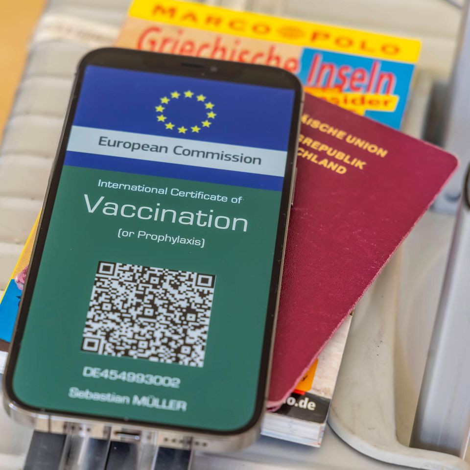 Digitaler Impfnachweis auf dem Koffer