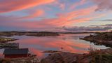 04.05.2021      "Ich glaube dieser Sonnenuntergang zählt zu den schönsten und magischsten, die ich je gesehen habe. Das war ein absoluter Wow-Moment."      Ort: Kirkesund, Schweden  Kamera: Canon EOS M50 / EF-M15-45mm f/3.5-6.3 IS STM  Mehr Fotos von Jacky Bertlich