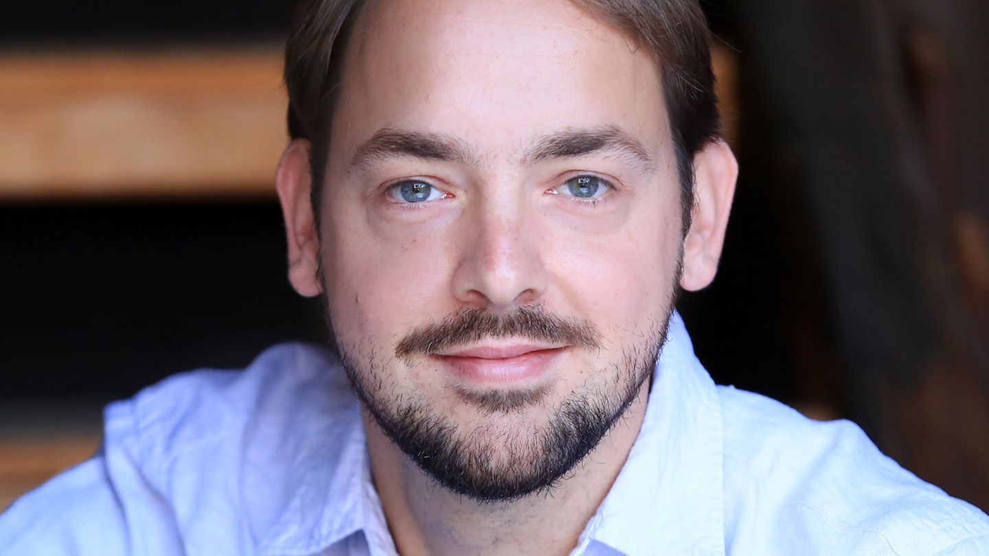 Benjamin von Brackel ist Umweltjournalist und freier Autor. Er ist Mitbegründer des Onlinemagazins Klimareporter und wurde 2016 mit dem Deutschen Umwelt-Medienpreis ausgezeichnet