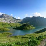 Schrecksee in Bayern bei blauem Himmel