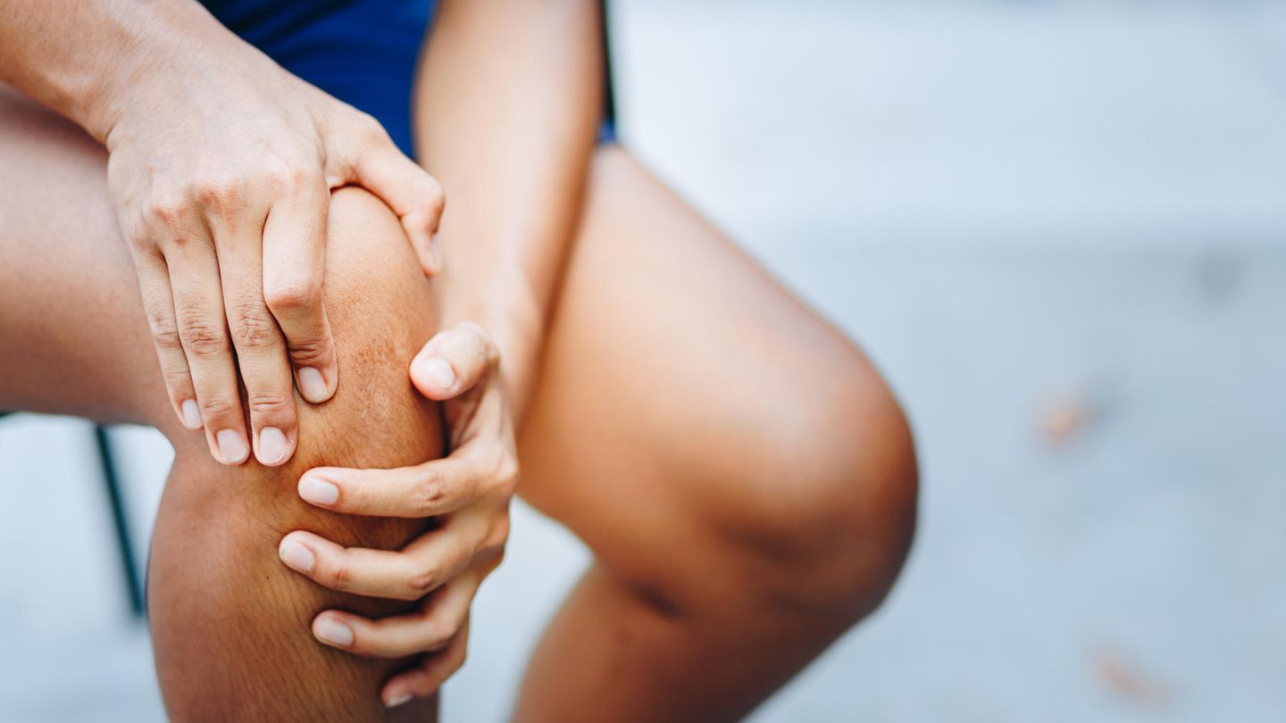 Es kann schnell gehen: Ein falscher Tritt beim Joggen und plötzlich schmerzt das Knie