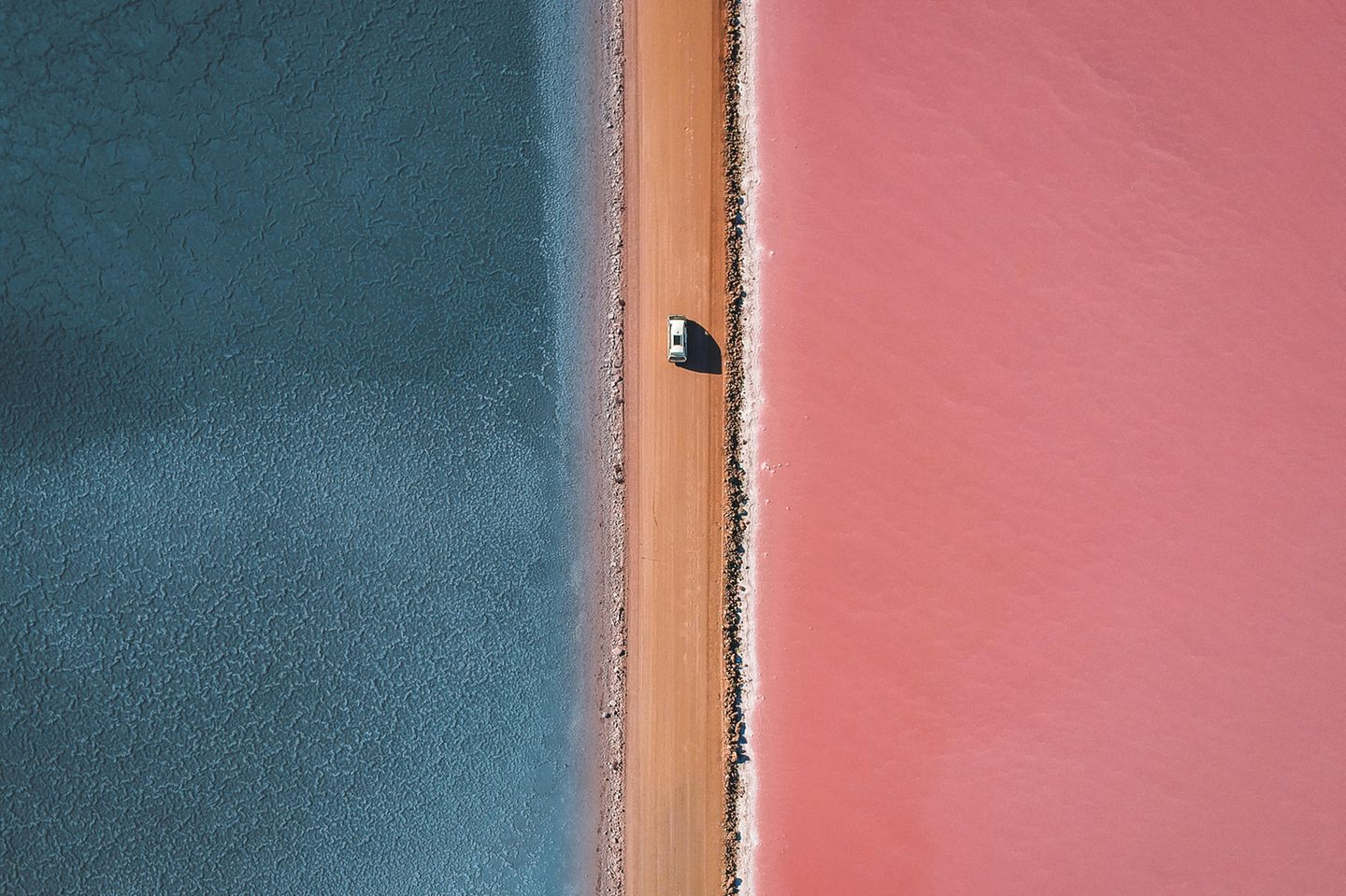 Lake Macdonnell – surreale Farbenpracht Luftaufnahme vom Lake Macdonnell