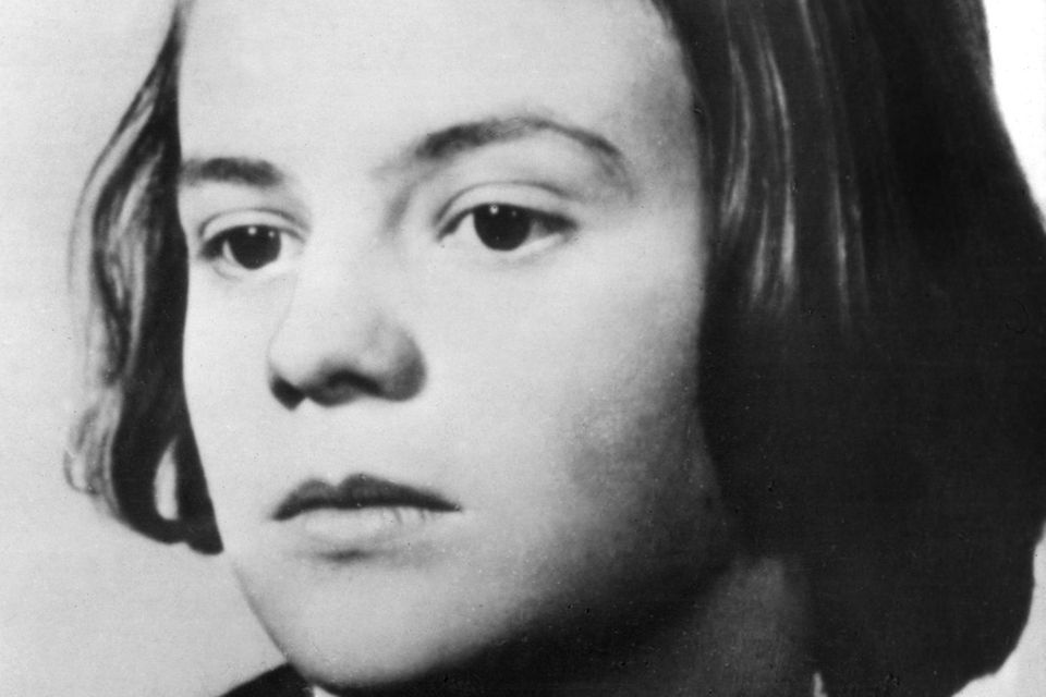 Das undatierte Foto zeigt Sophie Scholl, Mitglied der «Weißen Rose». In Flugblättern prangerte die Widerstandsgruppe die Verbrechen der Nationalsozialisten an. Nach einer Flugblattaktion am 18. Februar 1943 wurden Scholl und andere verhaftet und zum Tode verurteilt