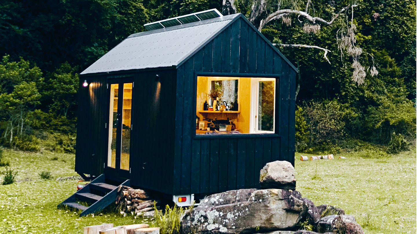 Klassisch: Die Waldkate Hütte von Cam und Chris