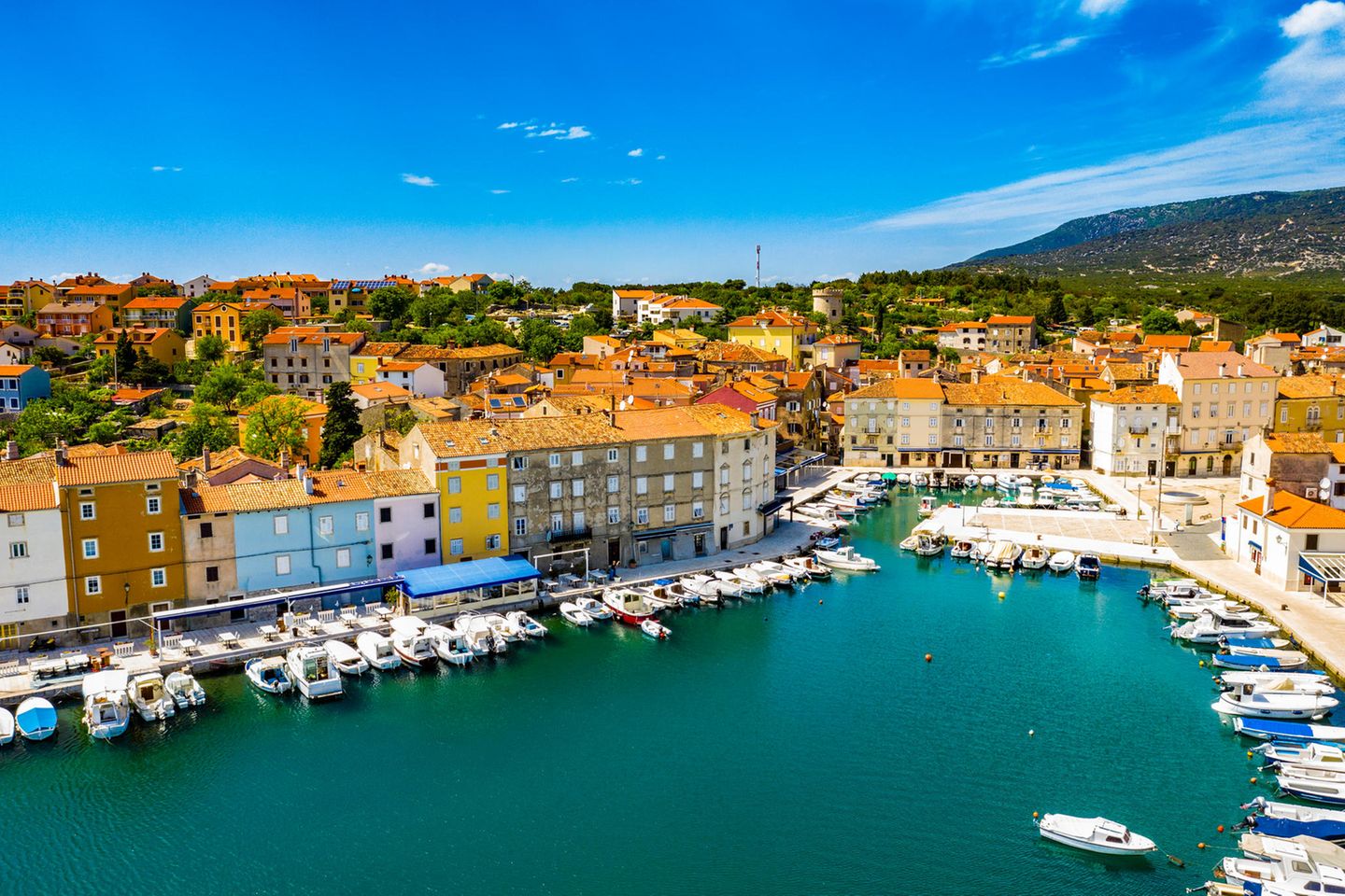 Hafen der Stadt Cres auf der Insel Cres, Kroatien