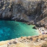 Mali Bok Strand, umgeben von hohen Klippen auf der Insel Cres