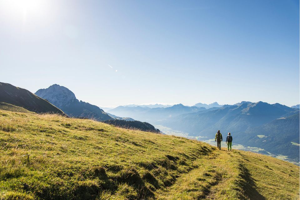 Wanderer in der Region Nassfeld-Pressegger See  1.4982