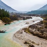 19.05.2021      "Die Isar zeigt sich von ihrer schönsten Seite. Das Farbspektrum des Wassers kommt bei stürmischem Wetter besonders zur Geltung."      Kamera: Canon EOS 5D Mark IV Canon 50mm f1.4  Mehr Fotos von Luis-Fernando Polland