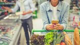 Paar im Supermarkt