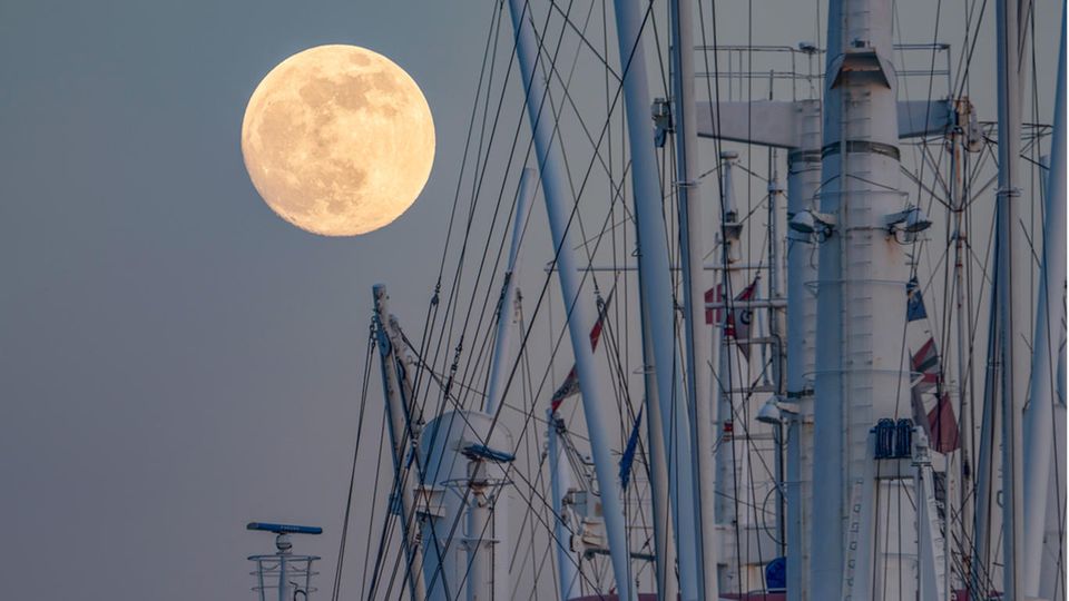 Supermond in Hamburg Supermond in Hamburg