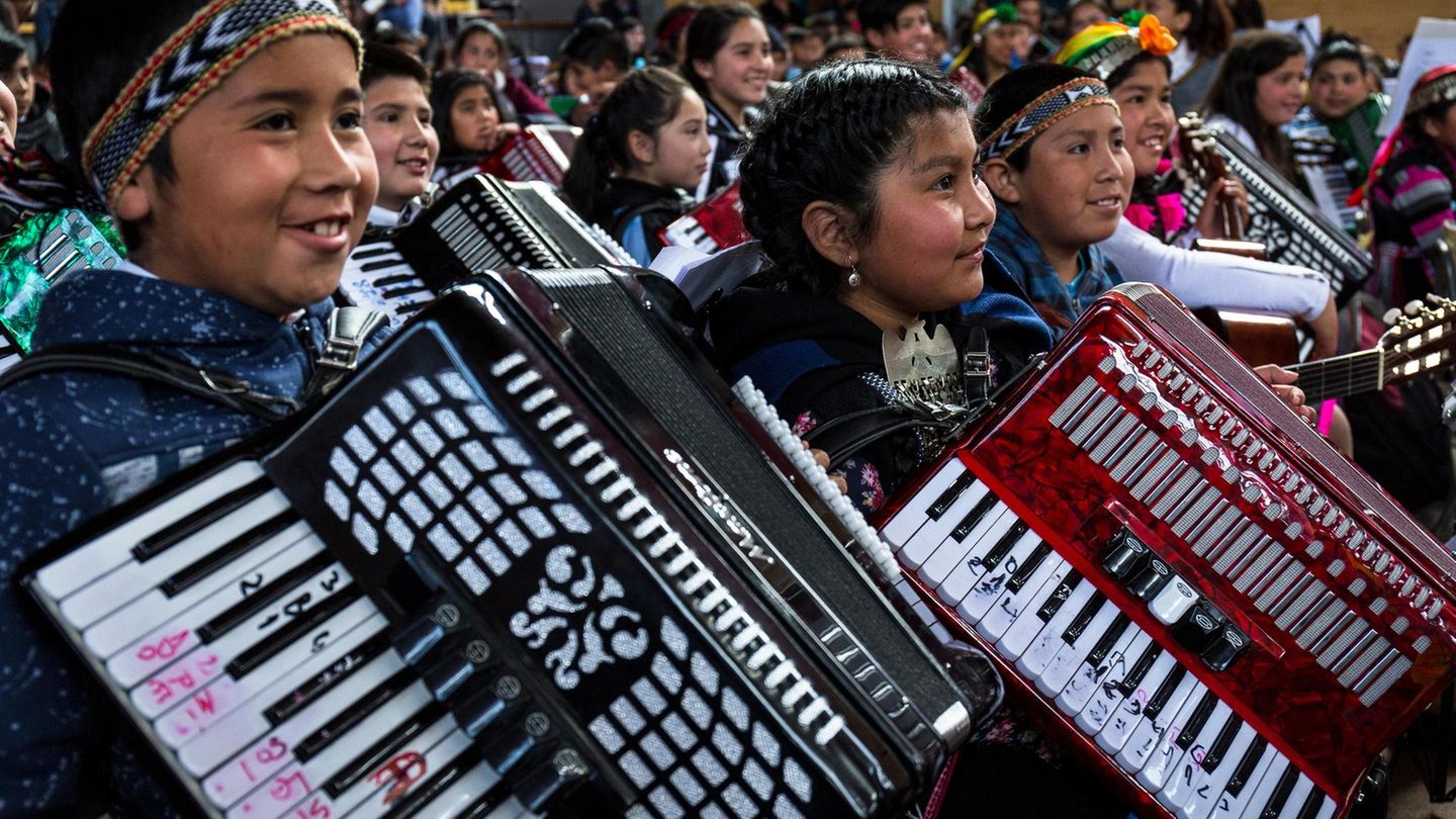 The annual music concert given by the one thousand one hundred and twenty children who participate in the Papageno music school programme of music education given to rural primary school kids in the Araucanía region of Chile. Seen here a group of native...
