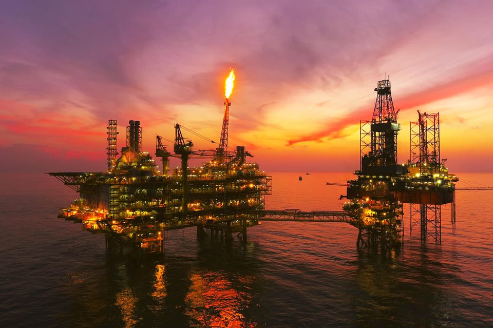 Der Öl- und Gaskonzern Shell muss nach einem Gerichtsurteil seine Emissionen  im Vergleich zu 2019 bis zum Jahr 2030 um netto 45 Prozent senken