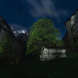 27.05.2021      "Lauterbrunnen ist weltbekannt für seine Wasserfälle. Auch hier habe ich es mir zur Aufgabe gemacht, eine etwas andere Ansicht eines weltbekannten Ortes zu fotografieren. So entstand dieses Foto bei Nacht."      Kamera: Sony Alpha 7 R III, Canon EF L 24-70 f/2.8  Mehr Fotos von Frank Wiesen